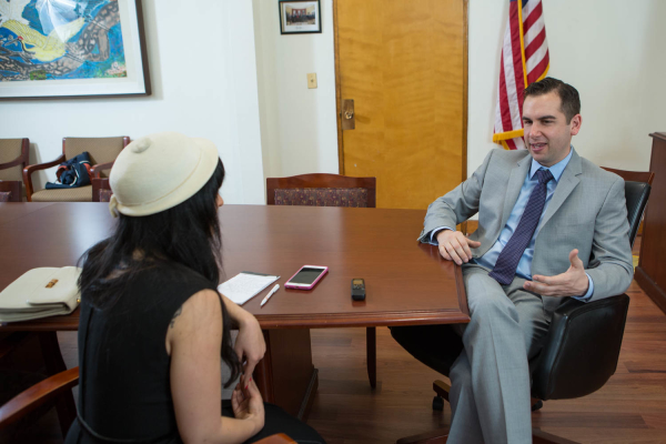 Lynn Hazan interviews Mayor Steven Fulop for chicpeajc.com. Photo: Greg Pallante