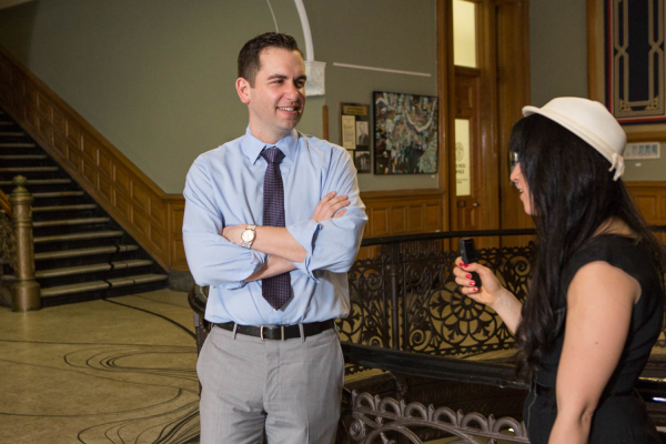 Lynn Hazan interviews Mayor Steven Fulop for chicpeajc.com. Photo: Greg Pallante