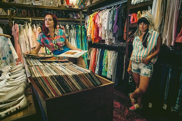 2014-08-11 Jersey City NJ. MeikaFranz of Another Mans Treasure and Lynn Hazan of ChicpeaJC. Photo: Greg Pallante