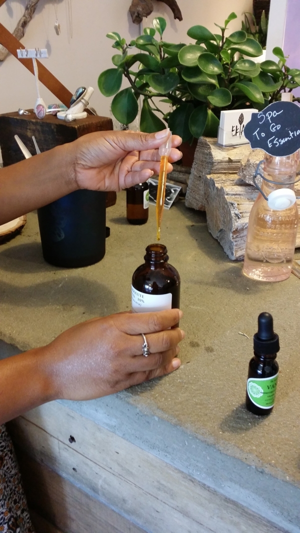 Niambi showed me how to make my own customized oil from my favorite scents, vanilla and rose.