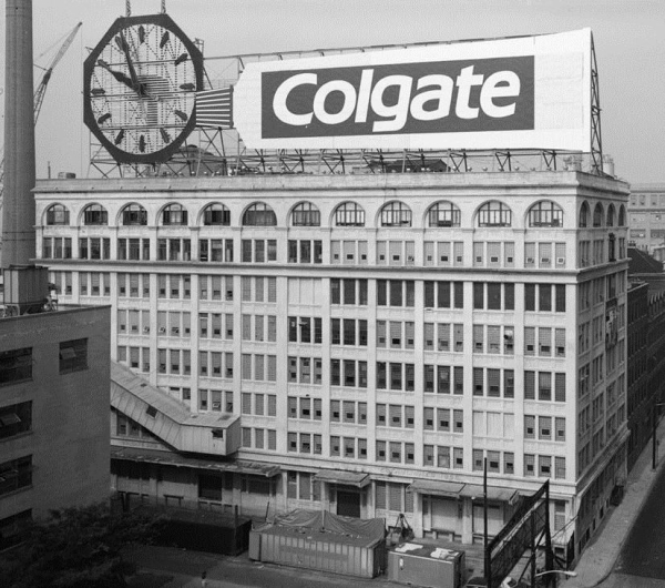 Colgate_Clock_in_situ_crop