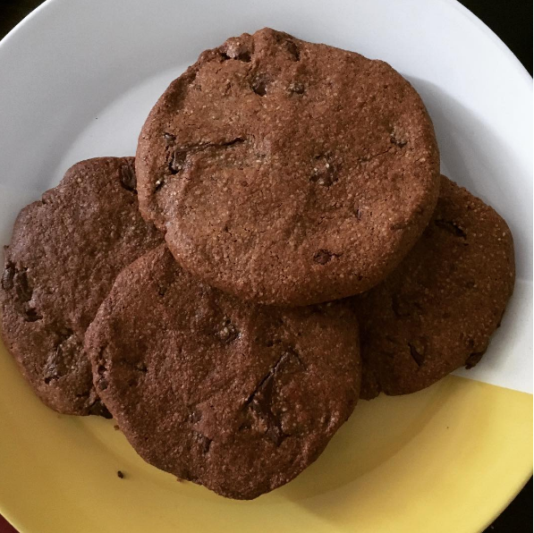 Paleo vegan chocolate chip cookies. Photo by @whosgluten https://www.instagram.com/p/BINKNFLgBNk/