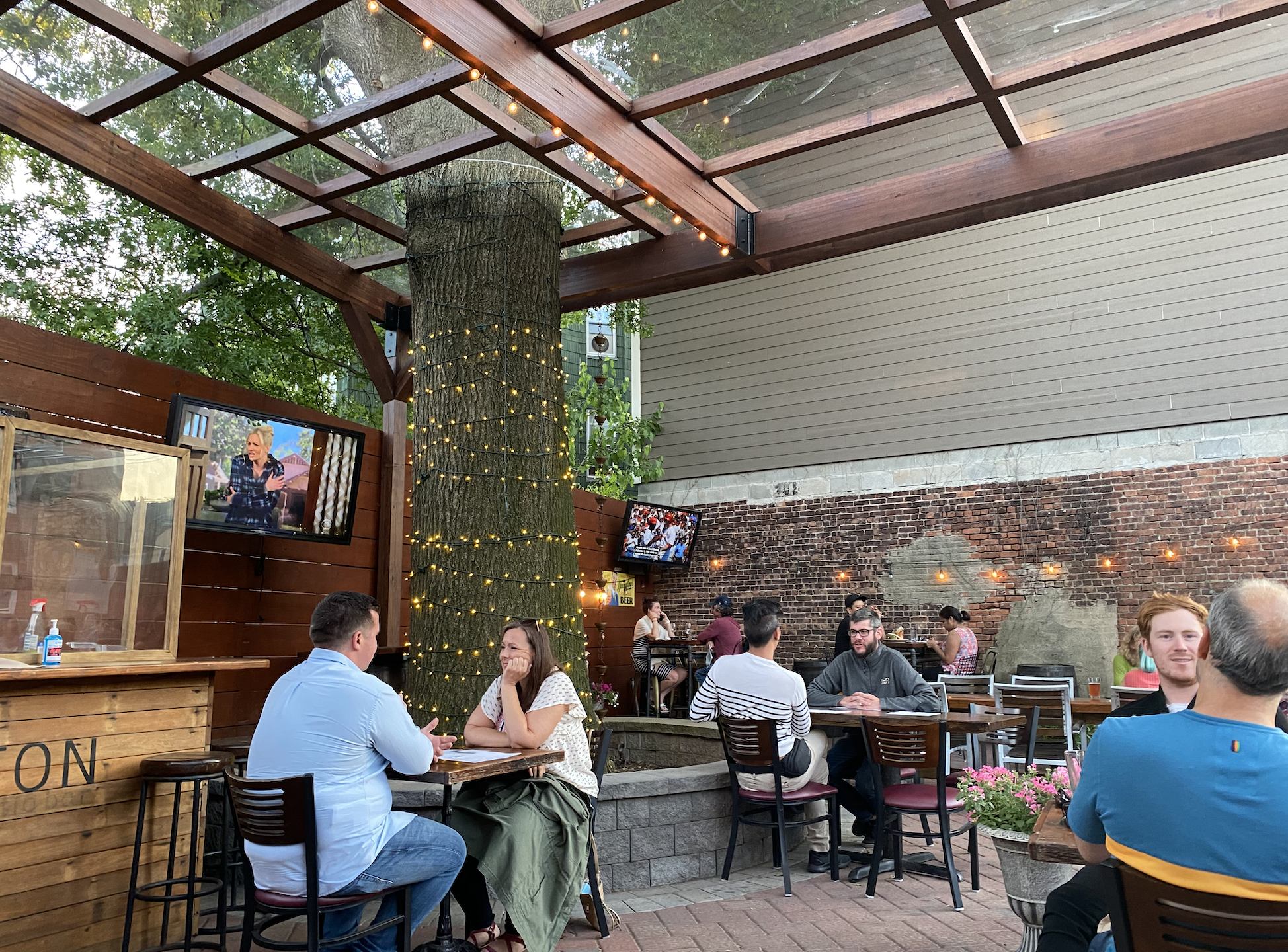 Your Guide To Outdoor Dining in Jersey City Lynn Hazan