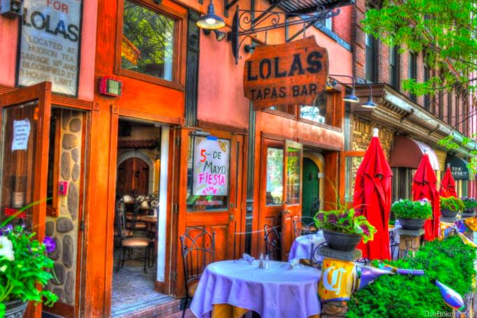 Lola's Tapas restaurant entrance