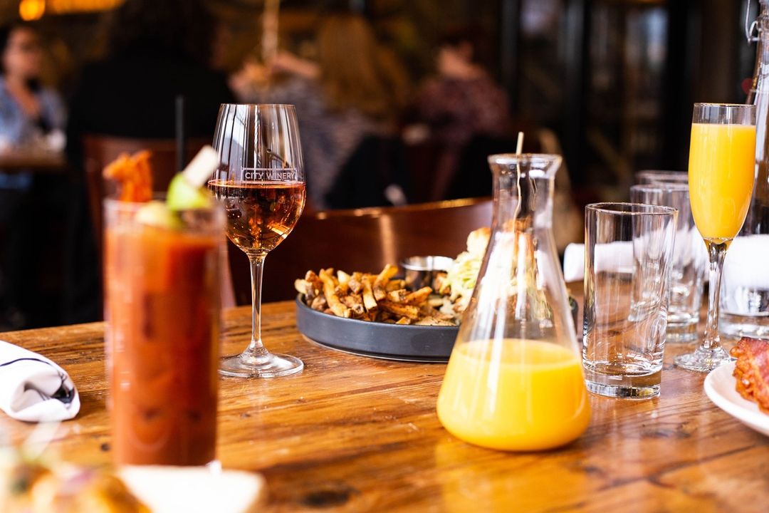 3-spots-for-bottomless-brunch-in-jersey-city-manhattan-lynn-hazan